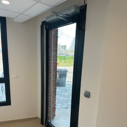 Moteur porte de hall bailleur social